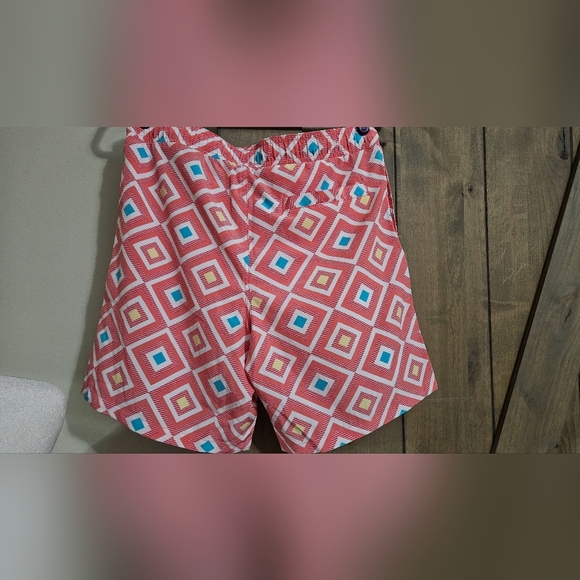 MALIBU BEACH CLUB Geometric print swim trunks in Coral. Size Medium NWT - Picture 7 of 9